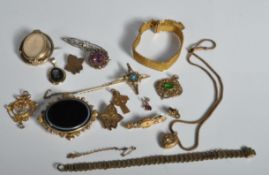 GROUP OF VICTORIAN AND LATER JEWELLERY