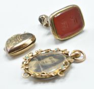THREE PIECES OF ANTIQUE JEWELLERY INCLUDING SEAL FOB