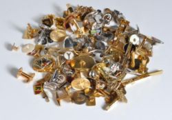 COLLECTION OF VINTAGE MENS YELLOW METAL CUFFLINKS