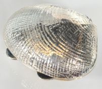 STAMPED 925 SILVER PILL POT IN THE FORM OF A SEA SHELL.