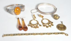 COLLECTION OF VINTAGE 20TH CENTURY JEWELLERY