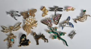 FIFTEEN VARIOUS VINTAGE ANIMAL BROOCHES