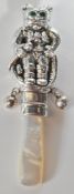 STAMPED STERLING SILVER BABIES RATTLE IN THE FORM OF A MOUSE.