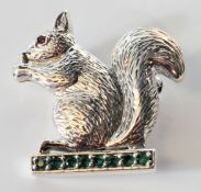 STAMPED 925 SILVER SQUIRREL BROOCH WITH GREEN STONES.