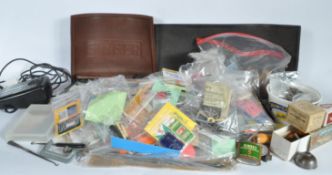 COLLECTION OF VINTAGE 20TH CENTURY SEWING ACCESSORIES