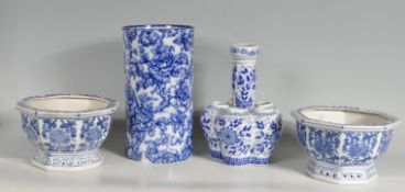 20TH CENTURY BLUE AND WHITE CHINESE AND ENGLISH CERAMICS