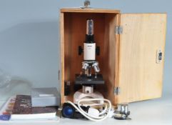 VINTAGE BRUNEL RM-1 MICROSCOPE IN CASE