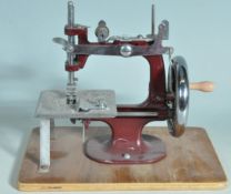 VINTAGE 1950S HAND OPERATED MINI SEWING MACHINE