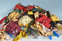COLLECTION OF VINTAGE 1950S MENS TIES SCARVES AND CRAVATS INCLUDING SEVERAL TOOTAL EXAMPLES.