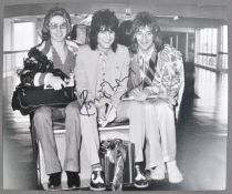 RONNIE WOOD - THE ROLLING STONES - SIGNED AUTOGRAPHED PHOTO