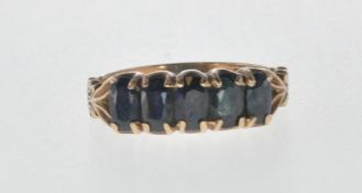 HALLMARKED 9CT GOLD AND BLACK STONE RING.