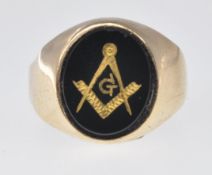 HALLMARKED 9CT GOLD MASONIC SIGNET RING.