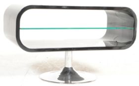 CONTEMPORARY RETRO STYLE SIDE / LAMP OCCASIONAL TABLE