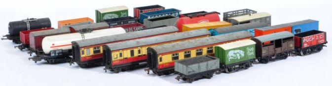 COLLECTION OF ASSORTED 00 GAUGE MODEL RAILWAY WAGONS & CARRIAGES