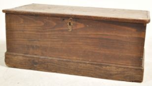 19TH CENTURY VICTORIAN OAK CHEST
