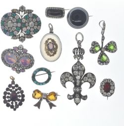 Online Selected Jewellery and Silver Auction Worldwide Postage, Packing & Delivery Available On All Items