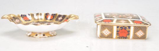 TWO PIECES OF ROYAL CROWN DERBY OLD IMARI PATTERN CERAMICS