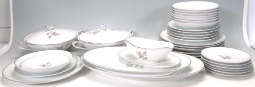20TH CENTURY CERAMIC PORCELAIN DINER SERVICE BY NORITAKE