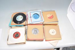 LARGE COLLECTION OF VINTAGE VINYL 45RPM 7