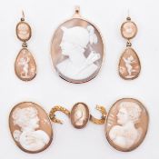A CARVED CAMEO DEMI PARURE JEWELLERY SET - SUITE