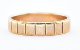 9CT GOLD HALLMARKED REEDED BAND RING.