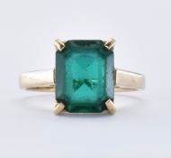 9CT GOLD GREEN STONE RING