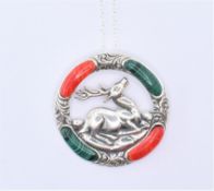 SILVER MALACHITE AND AGATE BROOCH.