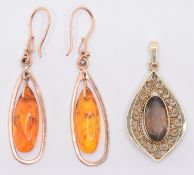 9CT GOLD AMBER DROP EARRINGS AND PENDANT