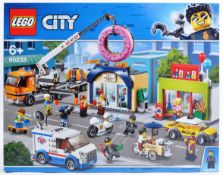 LEGO SET - LEGO CITY - 60233 - DONUT SHOP OPENING