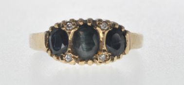9CT GOLD AND BLACK STONE RING.