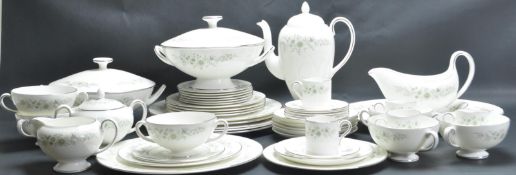 VINTAGE 20TH CENTURY WEDGWOOD DINNER SERVICE