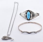 A NECKLACE & TWO SILVER BANGLES