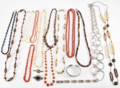 COLLECTION OF VINATGE COSTUME JEWELLERY