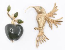 HALLMARKED 9CT GOLD HUMMINGBIRD BROOCH & GREEN STONE APPLE BROOCH