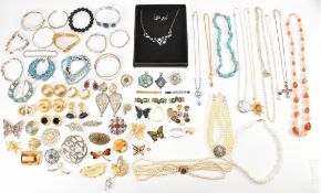 COLLECTION OF VINTAGE COSTUME JEWELLERY