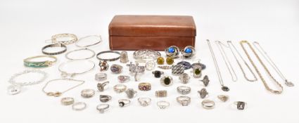 ASSORTMENT OF SILVER & RELATED JEWELLERY
