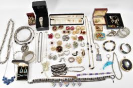 COLLECTION OF VINTAGE FASHION JEWELLERY