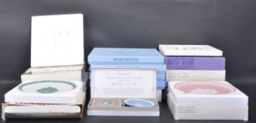 LARGE COLLECTION OF VINTAGE 20TH CENTURY WEDGWOOD JASPERWARE COMMEMORATIVE PLATES