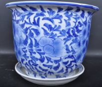 LARGE VINTAGE 20TH CENTURY CHINESE CERAMIC BLUE AND WHITE PLANTER