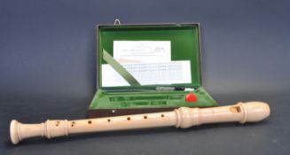 RETRO 20TH CENTURY TUJU ALT BAROCK 239 RECORDER / FLUTE