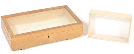 MID 20TH CENTURY OAK DISPLAY CABINET