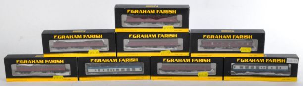 COLLECTION OF GRAHAM FARISH N GAUGE MODEL RAILWAY CARRIAGES