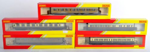 COLLECTION OF X5 HORNBY 00 GAUGE MODEL RAILWAY CARRIAGES