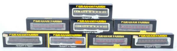 COLLECTION OF GRAHAM FARISH N GAUGE MODEL RAILWAY CARRIAGES