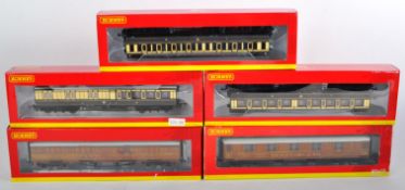 COLLECTION OF X5 HORNBY 00 GAUGE MODEL RAILWAY CARRIAGES