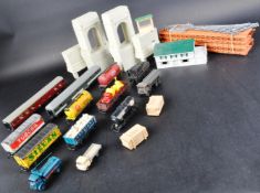 COLLECTION OF ASSORTED 00 GAUGE ROLLING STOCK AND ACCESSORIES