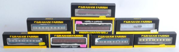 COLLECTION OF GRAHAM FARISH N GAUGE MODEL RAILWAY CARRIAGES