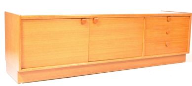 RETRO 20TH CENTURY 1970'S LOW TEAK SIDEBOARD CREDENZA