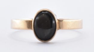 14CT GOLD AND BLACK STAR SAPPHIRE RING