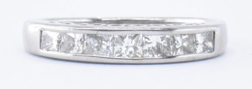 18CT WHITE GOLD & DIAMOND HALF ETERNITY RING